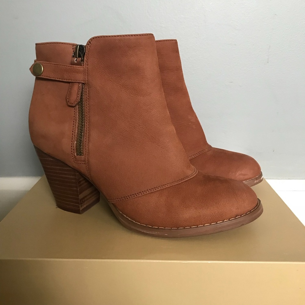 Gianni Bini: Camel Booties